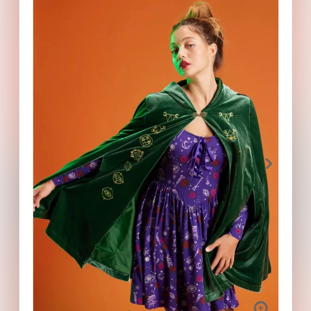 Hocus Pocus her universe Cape L/XL NEW WITH TAGS